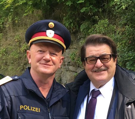 Edi Jäger als Polizist in Die Toten von Salzburg